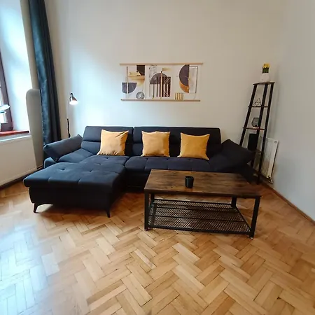 Pif Hirscher Apartment *