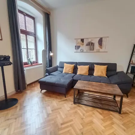 Pif Hirscher Apartment